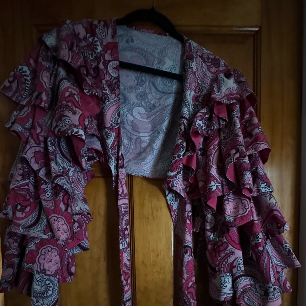 Gypsybella Cropped tiered sleeve top with tie front pink paisley style